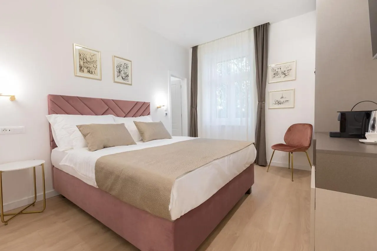 Green Park Luxury Rooms Guest house